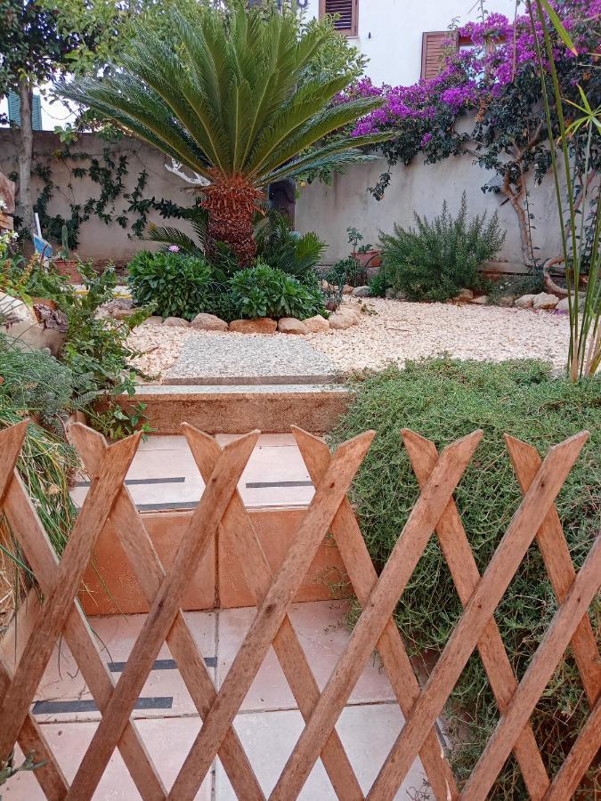 Casa Vacanza Le 2 Isole Suni Ngoại thất bức ảnh