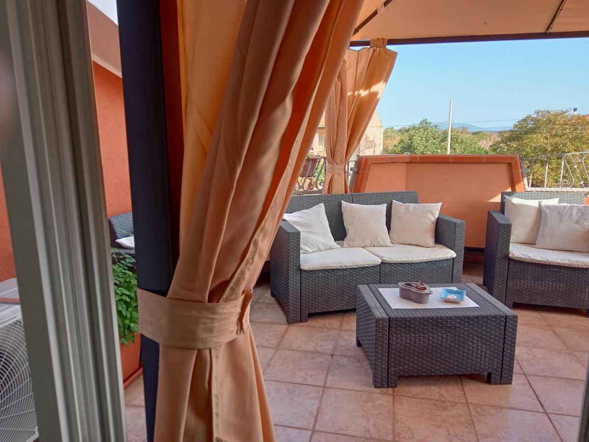 Casa Vacanza Le 2 Isole Suni Ngoại thất bức ảnh
