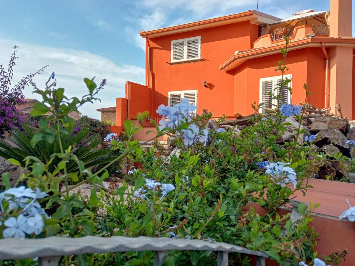 Casa Vacanza Le 2 Isole Suni Ngoại thất bức ảnh