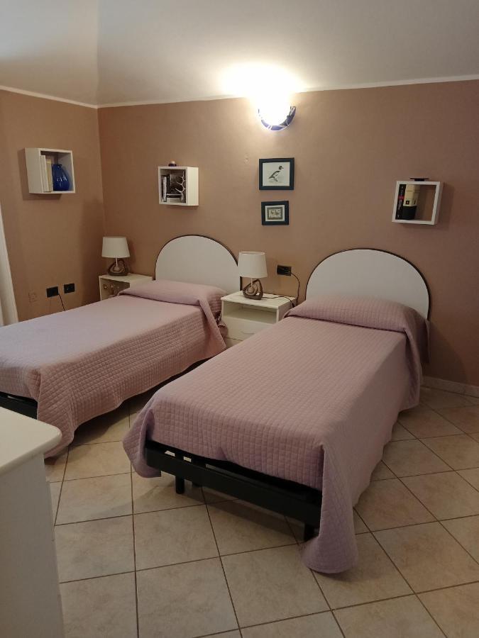 Casa Vacanza Le 2 Isole Suni Ngoại thất bức ảnh